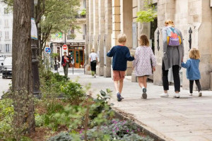 «Вулиці до школи»: у Парижі облаштовують 300 вулиць, роблячи їх пішохідними і безпечними для дітей (ФОТО ДО І ПІСЛЯ)