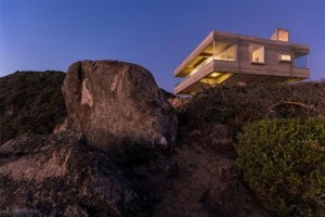 Жилье для смельчаков: великолепный дом на скале с видом на Тихий океан (Фото)