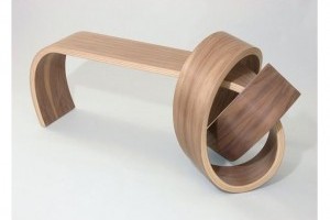 Эксклюзив: деревянная мебель, завязанная в узел (Фоторепортаж)