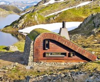 Уютный "зеленый" дом в горах (фото)