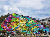 Самый красочный город: в мексиканском  г. Пачука художники стрит-арта раскрасили целый квартал  (Фото)