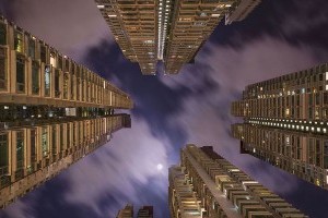 Снизу вверх: как выглядят небоскрёбы Гонконга с необычного ракурса (фото)