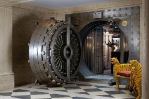 В Лондоне банковский сейф превратили в место отдыха (фото)