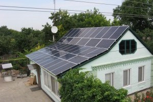 Все більше українців переходять на сонячну енергію