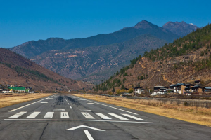 Самый опасный аэропорт в мире построили в Бутане