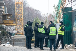 Скандальная застройка на Андреевском: кран демонтируют (ФОТО) 