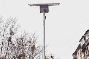 У Києві встановили автономні ліхтарі з сонячними панелями