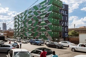 Многоэтажку из грузовых контейнеров построили в Южной Африке (ФОТО)