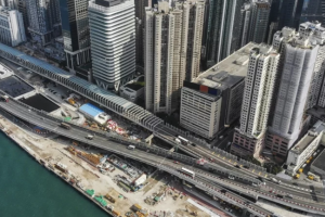 В Гонконге открыли шестиполосный тоннель, который частично проложен по морскому дну (фото)