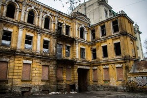 "Пам'ятку доводять до руйнації": в столиці "воюють" за будинок Сікорського