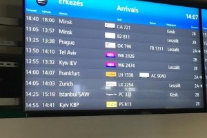 Поки в Україні роздумують, в аеропорту Будапешта змінили назву Kiev на Kyiv (фото)