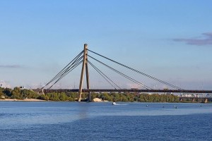 Водіїв Києва попереджають про ремонтні роботи на мостах