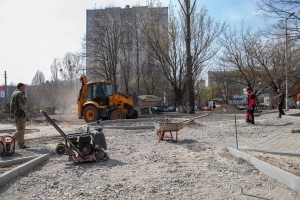 Нові дитмайданчики та система освітлення: як в Києві ремонтують парки (фото)
