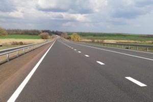 На трассе Днепр-Кривой Рог наконец начали ремонт "убитой" дороги (фото)