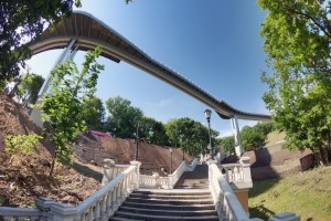 Зоопарк розплатився за пішохідний міст над Володимирським узвозом