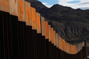 Интересное решение: стену на границе с Мексикой покрасят, чтобы она была симпатичнее
