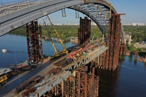 На строящемся Подольско-Воскресенском мосту снимают временные опоры (ФОТО)