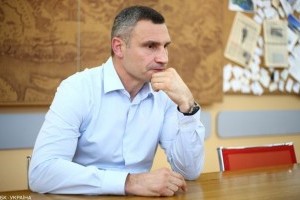 В Раде готовят законопроект, который разделит должности мэра Киева и главы КГГА и вернет районные советы