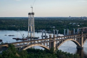 На завершение моста-долгостроя в Запорожье потребуется 12 млрд гривен