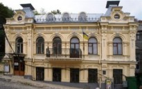 Здание Театра на Подоле обещает достроить президентская корпорация Рошен 