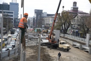 На стройплощадке Шулявского моста идет работа с коммуникациями (ФОТО, ВИДЕО)