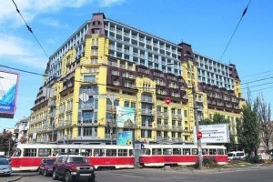 «Дом-монстр» на столичном Подоле: в КГГА заговорили об опасности для потенциальных жильцов