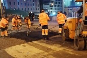 У Києві залатали пошкоджену ділянку дороги, де прорвало теплотрасу