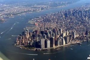 Обвал цен на недвижимость и 10 000 пустых квартир: люди бегут с Манхеттена