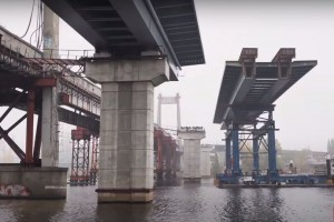 Будівництво Подільсько-Воскресенського мосту: почали встановлювати масштабні конструкції - основу нового перегону мосту (ФОТО, ВІДЕО)