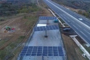 Перша сонячна електростанція для освітлення дороги відкрита в Україні (ВІДЕО)