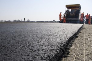 Відновити та збудувати 5 тисяч кілометрів доріг і 600 кілометрів залізничних колій - Шмигаль озвучив плани на 2022 рік