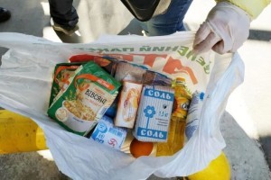 Безкоштовна роздача їжі українцям: де отримати харчовий набір і що до нього входить
