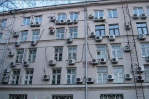 Киевлян заставят избавиться от кондиционеров, спутниковых антенн и остеклённых балконов? 
