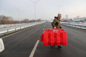 У Києві відкрили нову ділянку Великої кільцевої дороги. Її підвели до майбутнього тунелю під річкою Дніпро