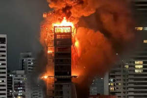 У Бразилії спалахнув 33-поверховий хмарочос (ФОТО, ВІДЕО)