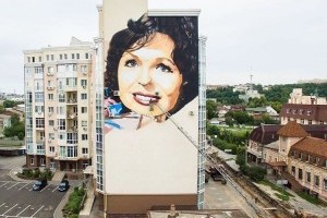 Харьковчане украшают дома портретами знаменитых актрис