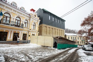 Что думают архитекторы о новом фасаде театра на Подоле 