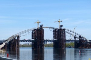 «Альфа-Банк» решил обанкротить строителя Подольского моста в Киеве 