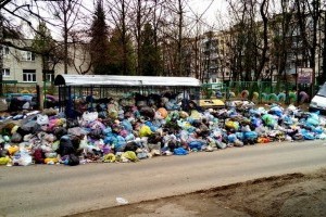 Мэр Львова просит помочь вывезти мусор