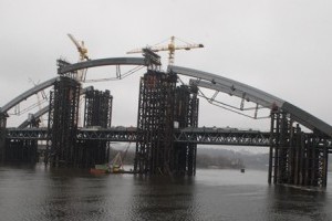 В Киеве снова взялись за мост-долгострой через Днепр