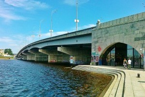 В столице ограничат движение на одном из мостов