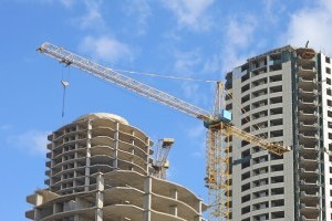 Небольшим строительным компаниям придется уйти с рынка
