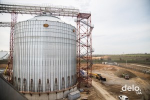 Как строят самый крупный в Украине зерновой терминал (фото)