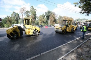 Киевавтодор отказался заплатить за ремонт дороги на Дарнице