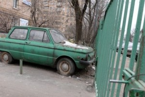 С улиц Одессы обещают убрать авторухлядь