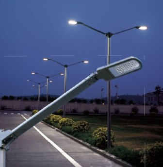 На улицах Троещины устанавливают энергосберегающие уличные фонари
