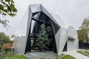 Фантастические формы: в Австрии появился дом, который напоминает сложную геометрическую фигуру (фото)