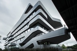 Здание-волна: как выглядит уникальный университет Германии (фото)