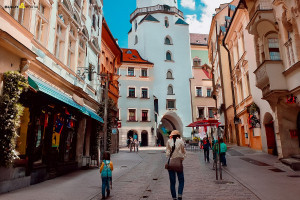 Ліміт швидкості 6 км/год для пішоходів — нова норма в Словаччині