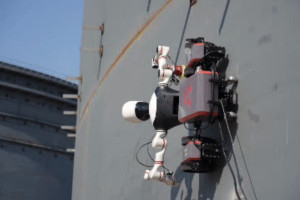 У Китаї створили гуманоїдного робота для роботи в складних виробничих умовах